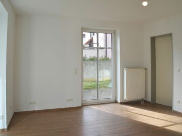 *** 2-Zimmer Wohnung mit besonderem Grundriss! Einzelgarage und eigener Garten INKLUSIVE! *** - Wohnzimmer A-2