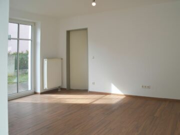 *** 2-Zimmer Wohnung mit besonderem Grundriss! Einzelgarage und eigener Garten INKLUSIVE! *** - Wohnzimmer A-1