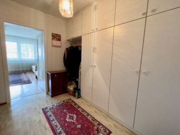 *Reserviert* Kapitalanleger aufgepasst! Gepflegtes Apartment in ruhiger Lage! - Diele mit Einbauschrank