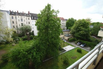 NEU: 3 Zimmer Wohnung in Bestlage der Südvorstadt mit TG, Balkon, Aufzug und Keller - Balkon mit Blick ins Grüne