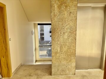 NEU: Gehobene 3-Zimmer Wohnung (Erstbezug) in begehrter Lage mit Balkon, Stellplatz und Aufzug ++ - Treppenhaus