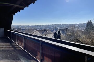 * IMPOSANTE VILLA MIT 1.000m2 GARTEN IN RUHIGER HANGLAGE * - Ausblick Balkon