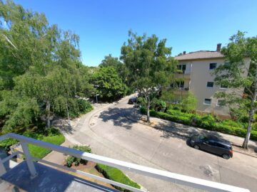 BEZUGSFREI: Ruhige Dachgeschoss-Wohnung (2.OG) mit sonnigem Südbalkon! - Ruhige Seitenstraße (Sackgasse)