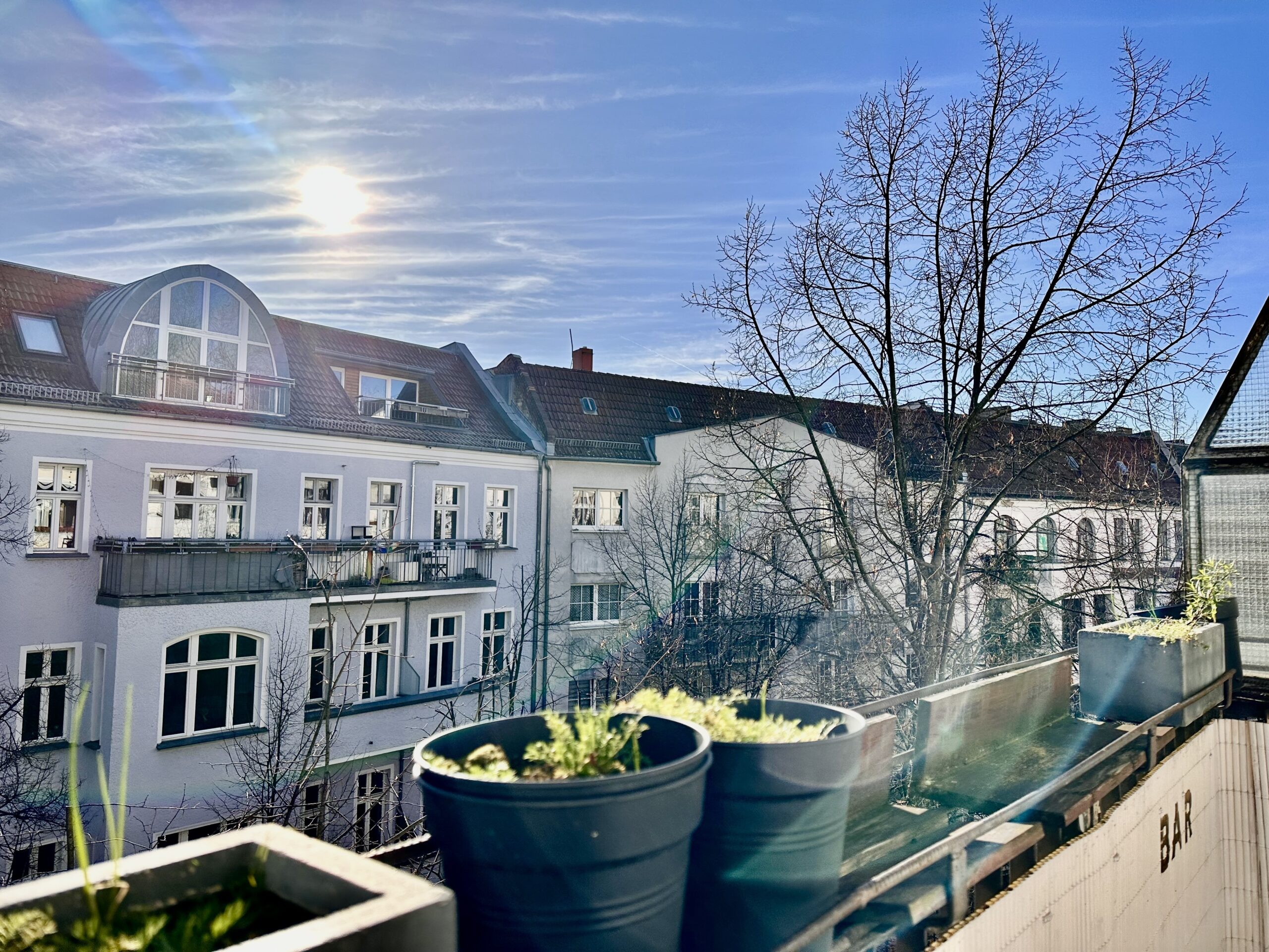 ++ Bezugsfreie, denkmalgeschützte Altbauperle in Bestlage von Berlin Friedrichshain mit Balkon ++ - Balkon Süd-Ost